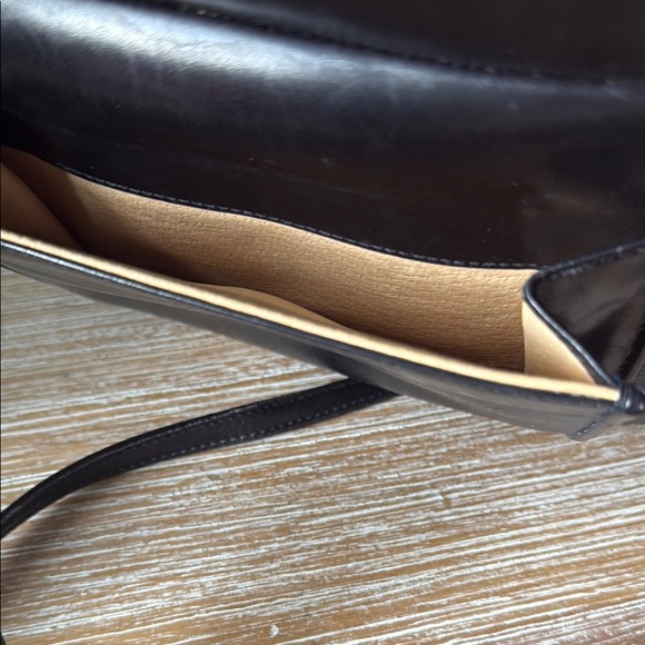 Gucci Black Leather vintage crossbody Bag with Gold-Tone Hardware - Picture 15 of 15